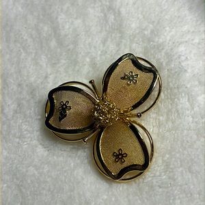 Estate vintage brooch gold tone flower